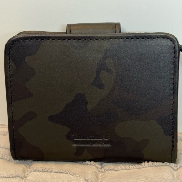 Timberland Womens Leather Rfid Small Indexer Wallet Billfold Camo color - Picture 1 of 9